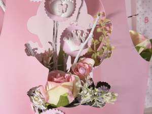 Wholesaler brings pink flowers basket