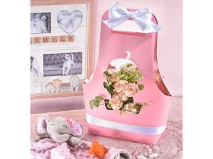 Wholesaler brings pink flowers basket