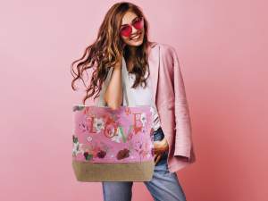 Wholesaler of women's beach bags and gift items