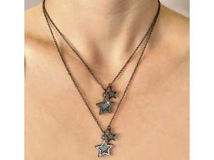Gargantillas con forma de corazón y estrella al po