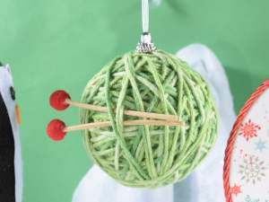 Greasy Christmas tree cloth balls