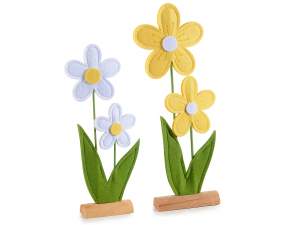 Habillage de fenêtre : fleurs artificielles et guirlandes