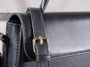 Angrosisti de genti din piele neagra