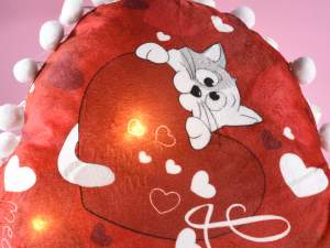 San valentini cat heart pillows wholesaler