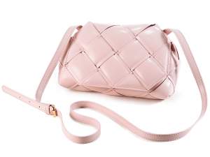 Woven shoulder bag in antique pink imitation leather