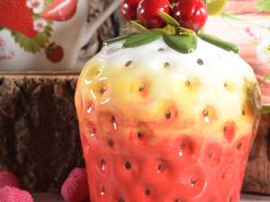 Wholesale ceramic strawberry vase