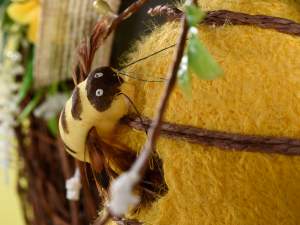 wholesale showcase honey bees garland