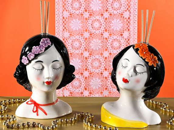 Rostro de mujer de porcelana brillante con barra aromática