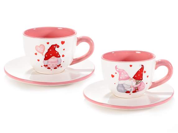 Taza de cerámica con platillo y decoración Gnomos enamorado