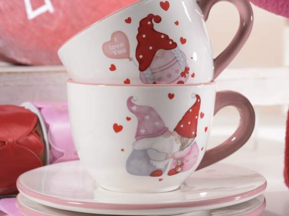 Taza de cerámica con platillo y decoración Gnomos enamorado