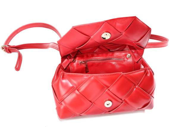 Sac bandoulière tissé en simili cuir rouge chili