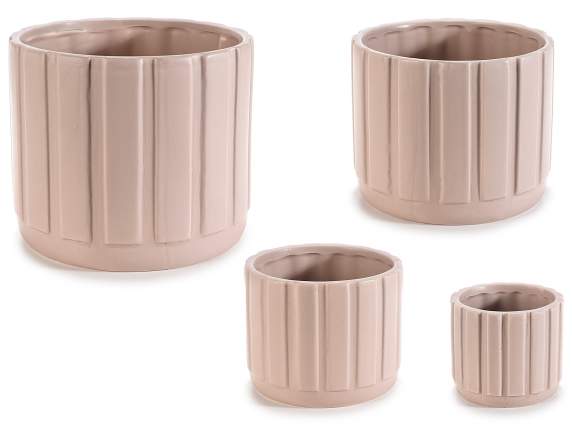 Ensemble de 4 vases en céramique à décors en relief