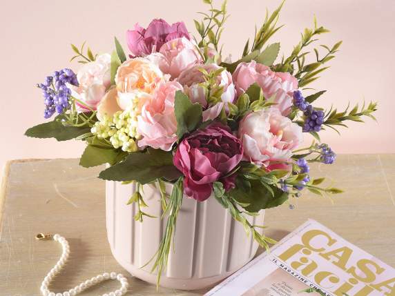 Ensemble de 4 vases en céramique à décors en relief