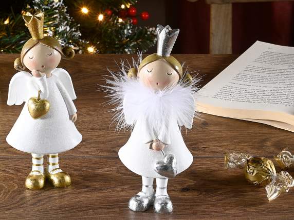 Little angel in resin with crown and heart to rest