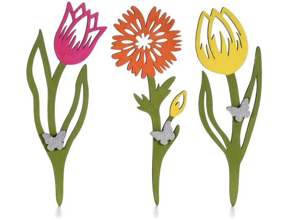 Wooden fence display with 6 flowers and decorative butterfly