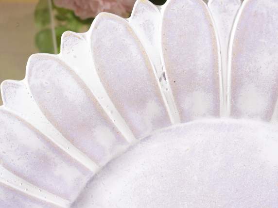 Decorative wooden flower plate with raised petals