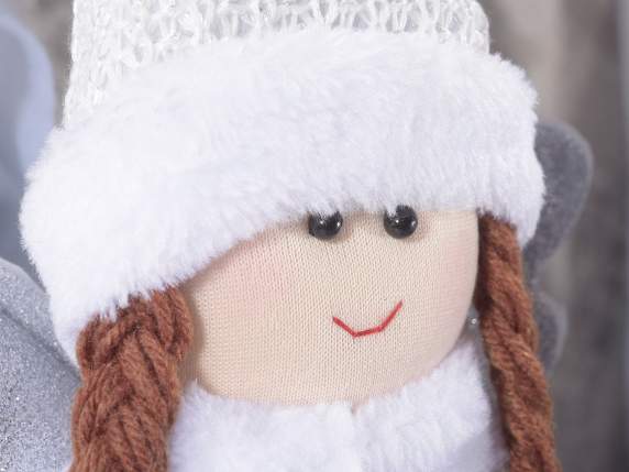 Ange avec robe en tissu et avec des ailes et des détails arg