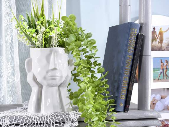 Vase forme visage en porcelaine effet martelé