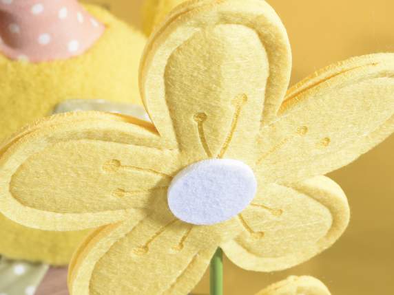 Set of 2 pairs of cloth flowers on a wooden base to be place