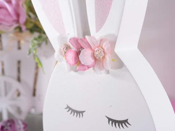 Set of 2 wooden rabbits with a crown of flowers to be placed