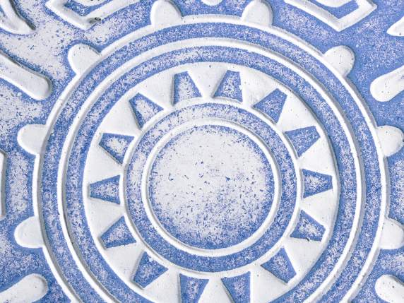 Decorative round plate in wood with Maiolica carvings